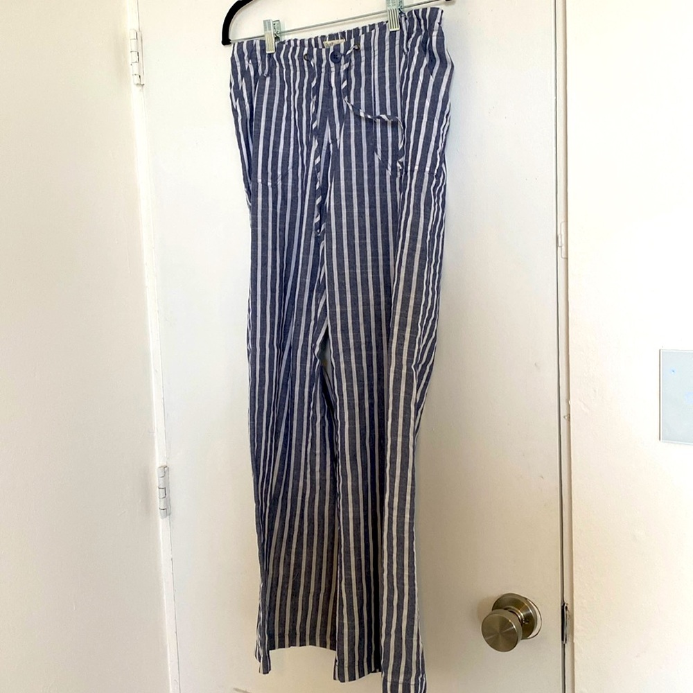 Lightweight linen style striped pants. Just living brand